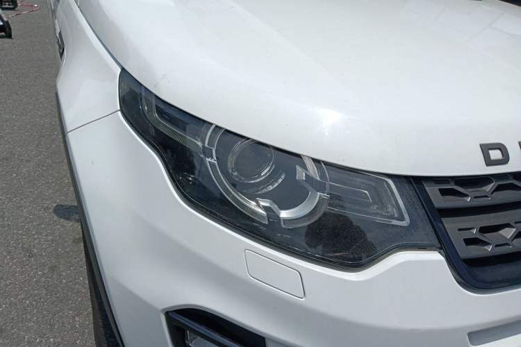 Used Land Rover Discovery Sport 2018 240 PS SE Version Right Front Headlight