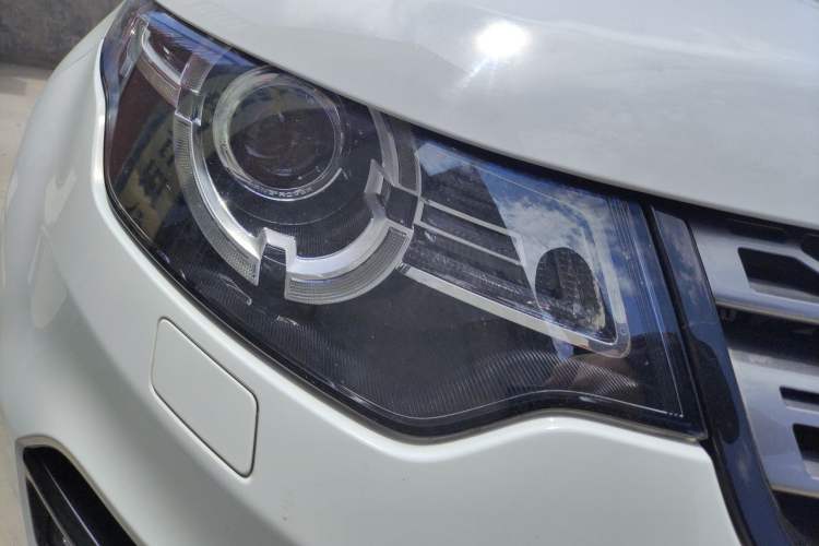 Used Land Rover Discovery Sport 2018 240 PS SE Version Right Front Headlight