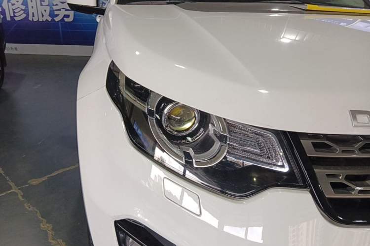 Used Land Rover Discovery Sport 2018 240 PS SE Version Right Front Headlight