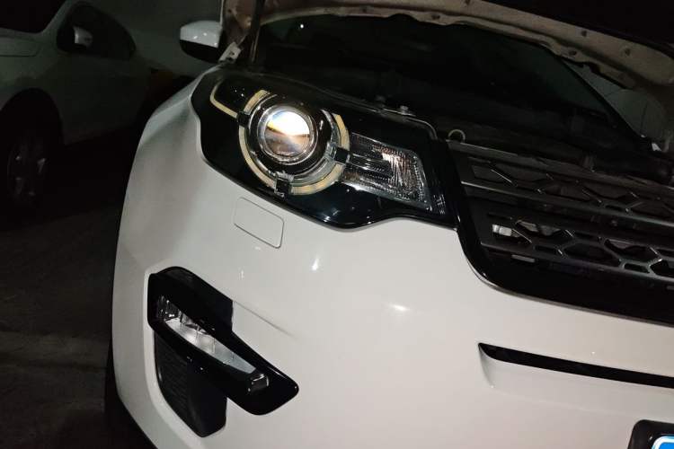 Used Land Rover Discovery Sport 2018 240 PS SE Version Right Front Headlight