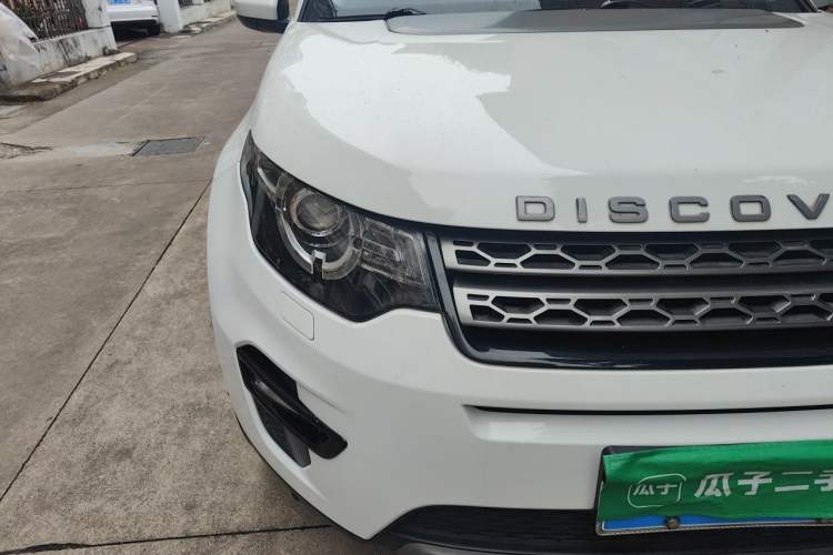 Used Land Rover Discovery Sport 2018 240 PS SE Version Right Front Headlight