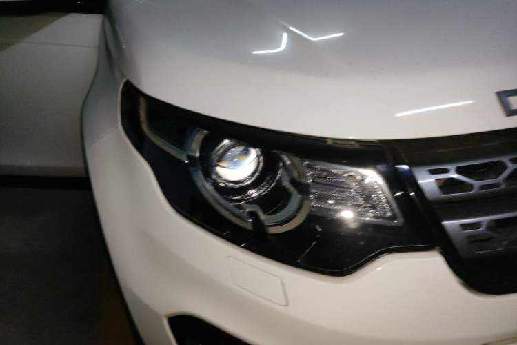 Used Land Rover Discovery Sport 2018 240 PS SE Version Right Front Headlight