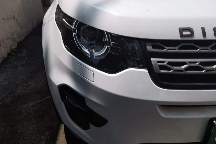 Used Land Rover Discovery Sport 2018 240 PS PURE Edition Right Front Headlight