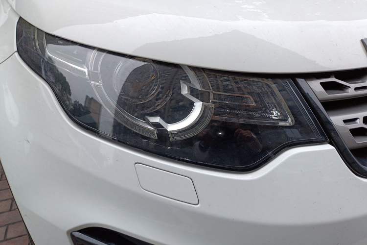 Used Land Rover Discovery Sport 2018 240 PS SE Version Right Front Headlight