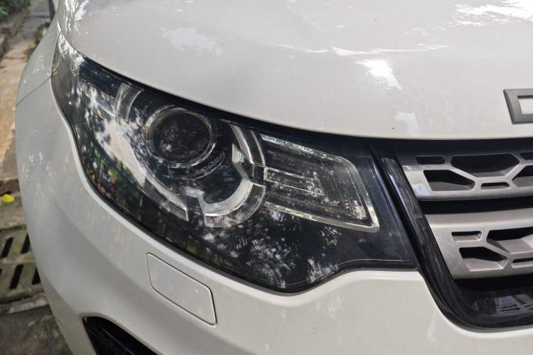Used Land Rover Discovery Sport 2018 240 PS SE Version Right Front Headlight
