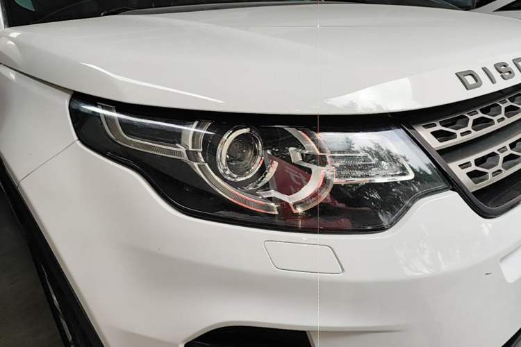 Used Land Rover Discovery Sport 2018 240 PS SE Version Right Front Headlight