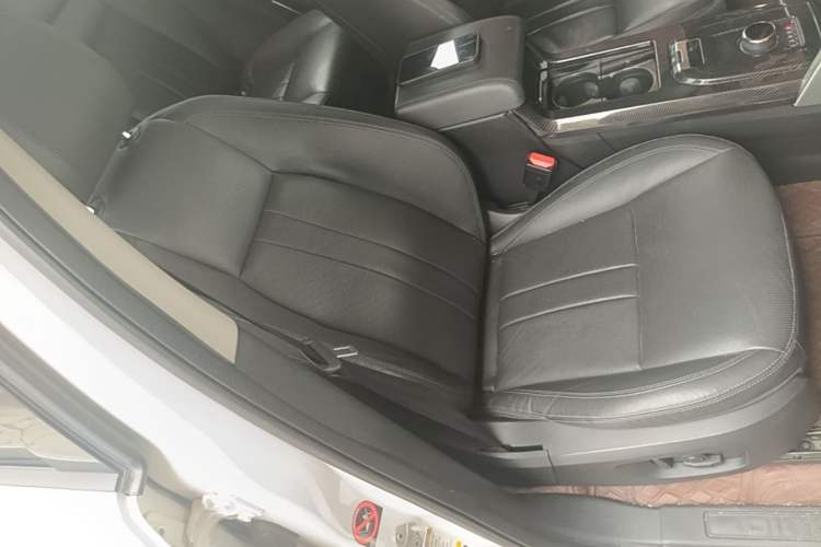 Used Land Rover Discovery Sport 2018 240 PS SE Version Right Front Seat