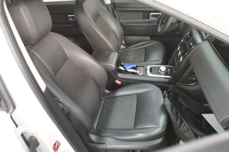 Used Land Rover Discovery Sport 2018 240 PS PURE Edition Right Front Seat
