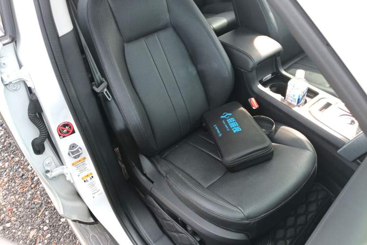 Used Land Rover Discovery Sport 2018 240 PS SE Version Right Front Seat