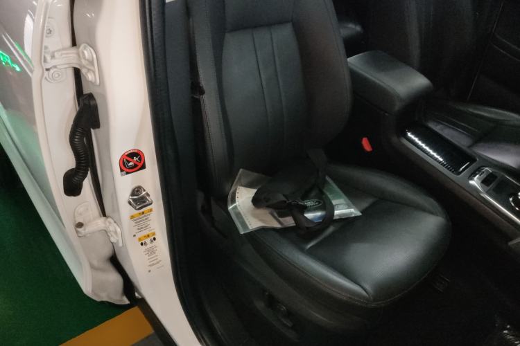Used Land Rover Discovery Sport 2018 240 PS SE Version Right Front Seat
