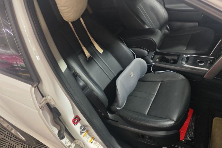 Used Land Rover Discovery Sport 2018 240 PS SE Version Right Front Seat