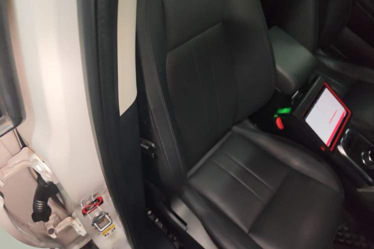 Used Land Rover Discovery Sport 2018 240 PS HSE Version Right Front Seat