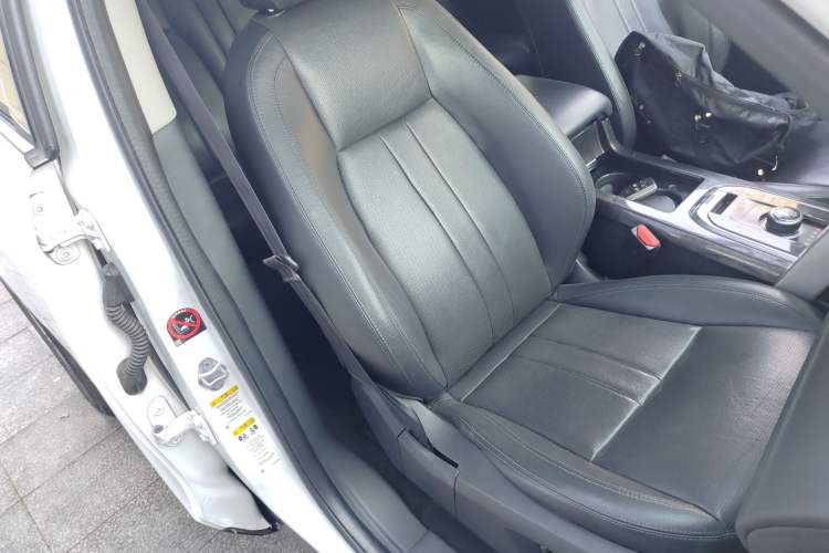 Used Land Rover Discovery Sport 2018 240 PS SE Version Right Front Seat