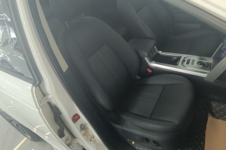 Used Land Rover Discovery Sport 2018 240 PS SE Version Right Front Seat