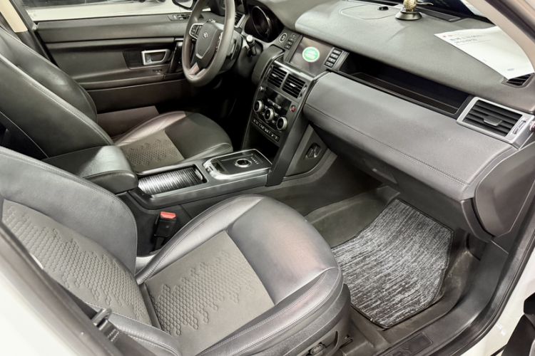 Used Land Rover Discovery Sport 2018 240 PS PURE Edition Right Front Seat