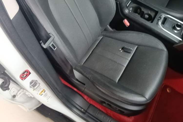 Used Land Rover Discovery Sport 2018 240 PS SE Version Right Front Seat