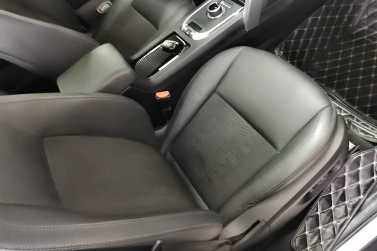 Used Land Rover Discovery Sport 2018 200 PS PURE Edition Right Front Seat