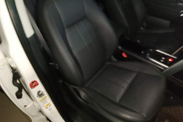 Used Land Rover Discovery Sport 2018 240 PS HSE Version Right Front Seat