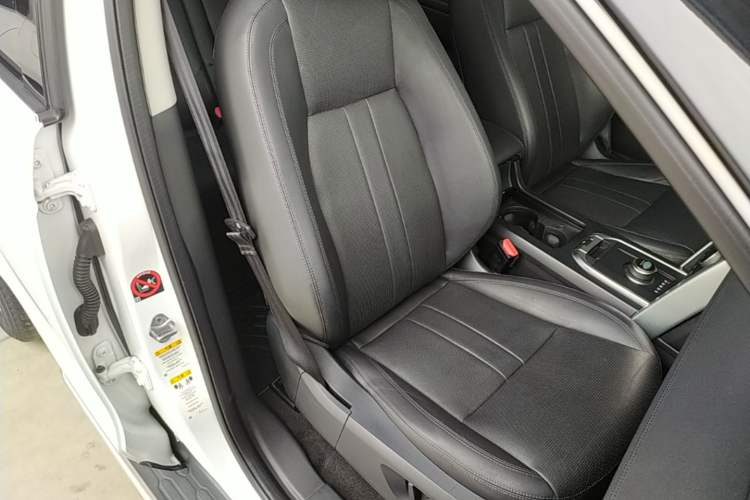 Used Land Rover Discovery Sport 2018 240 PS SE Version Right Front Seat
