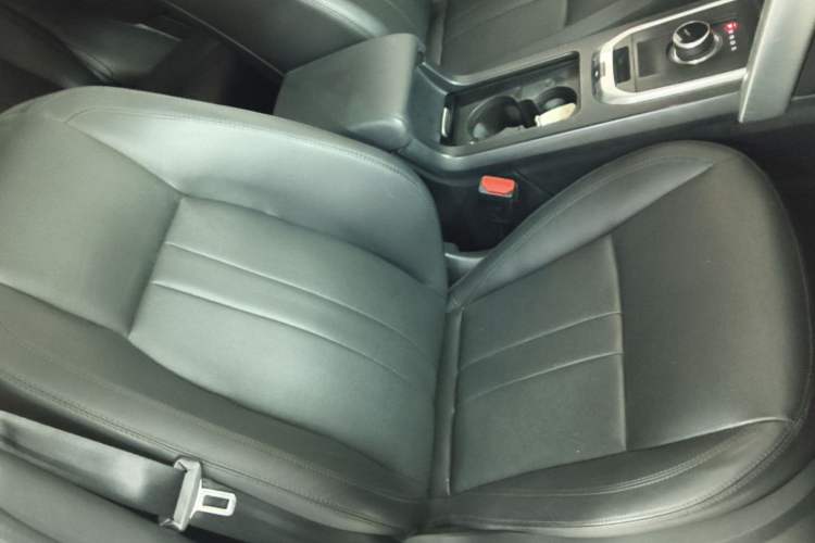 Used Land Rover Discovery Sport 2018 240 PS SE Version Right Front Seat