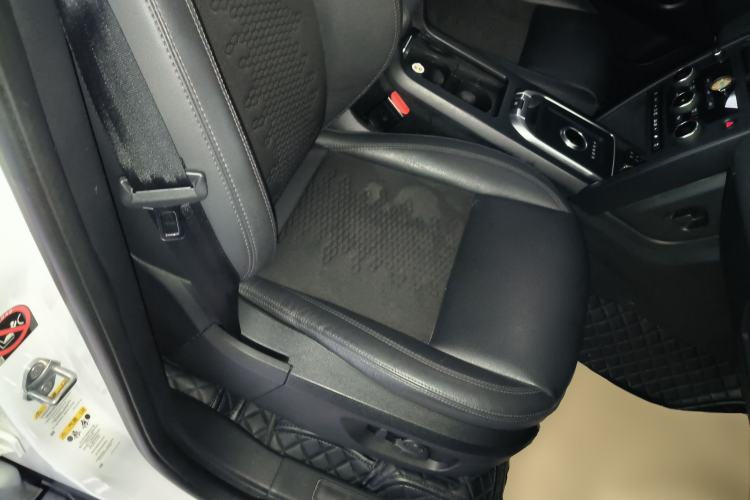 Used Land Rover Discovery Sport 2018 240 PS PURE Edition Right Front Seat