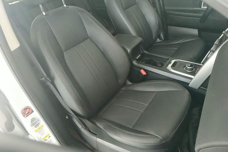 Used Land Rover Discovery Sport 2018 240 PS SE Version Right Front Seat