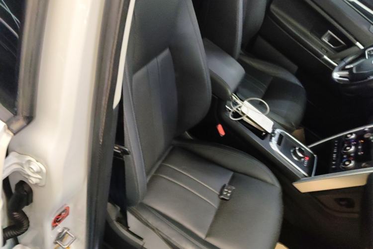 Used Land Rover Discovery Sport 2018 240 PS SE Version Right Front Seat