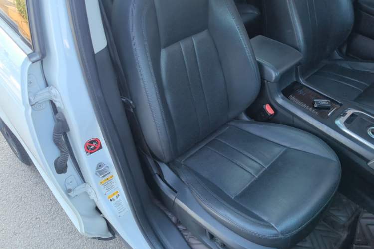 Used Land Rover Discovery Sport 2018 240 PS SE Version Right Front Seat