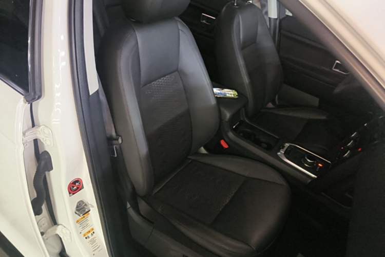 Used Land Rover Discovery Sport 2018 240 PS PURE Edition Right Front Seat