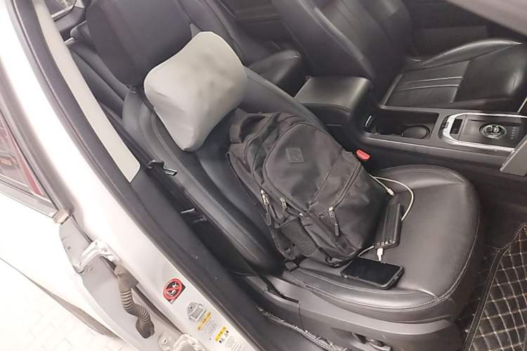 Used Land Rover Discovery Sport 2018 240 PS SE Version Right Front Seat