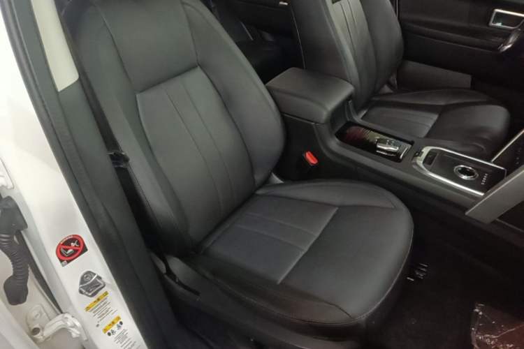 Used Land Rover Discovery Sport 2018 240 PS SE Version Right Front Seat