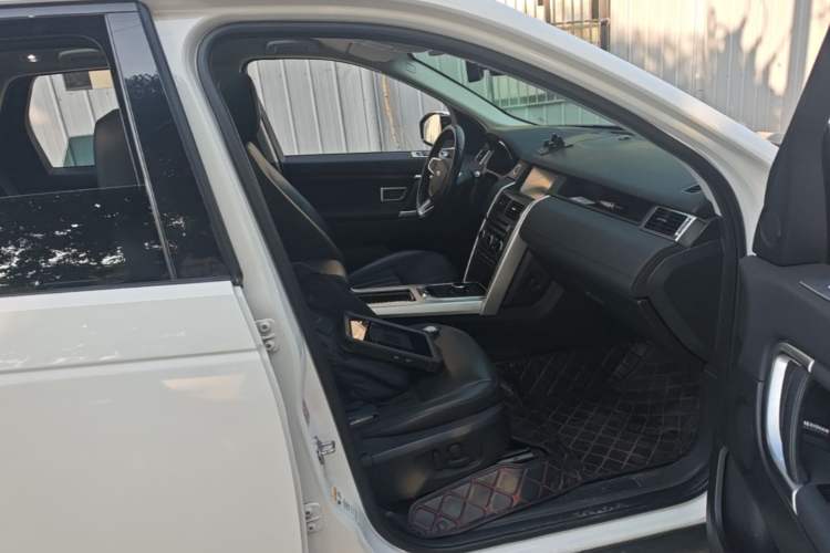 Used Land Rover Discovery Sport 2018 240 PS HSE Version Right Front Seat