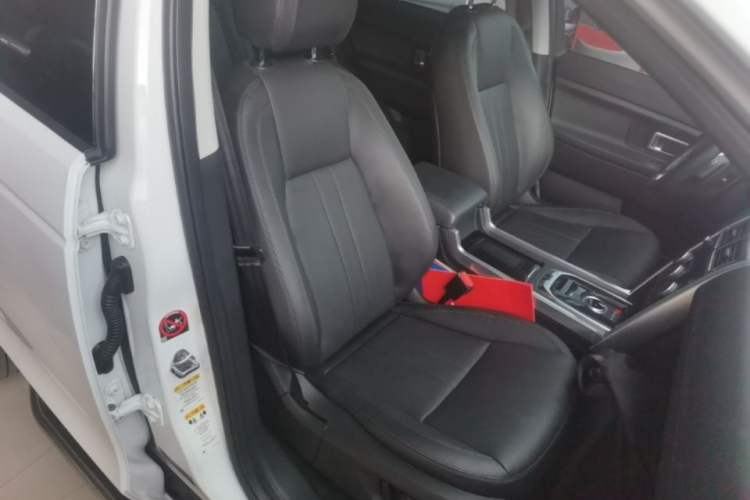 Used Land Rover Discovery Sport 2018 240 PS SE Version Right Front Seat