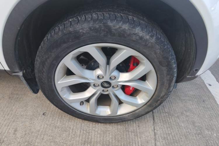 Used Land Rover Discovery Sport 2018 240 PS HSE Version Right Front Wheel Hub