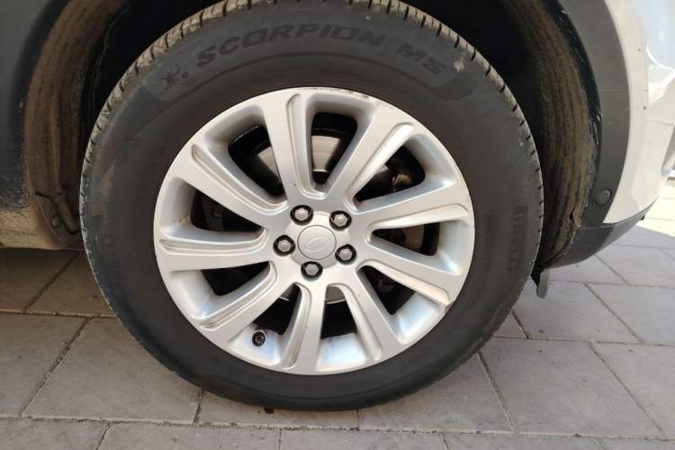 Used Land Rover Discovery Sport 2018 240 PS SE Version Right Front Wheel Hub