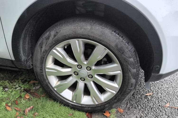 Used Land Rover Discovery Sport 2018 240 PS HSE LUXURY Edition Right Front Wheel Hub