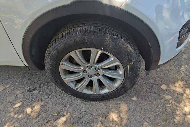 Used Land Rover Discovery Sport 2018 240 PS SE Version Right Front Wheel Hub