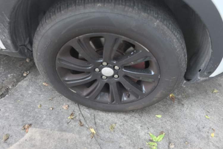 Used Land Rover Discovery Sport 2018 240 PS SE Version Right Front Wheel Hub