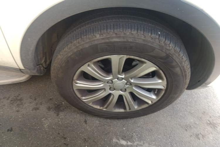 Used Land Rover Discovery Sport 2018 240 PS SE Version Right Front Wheel Hub