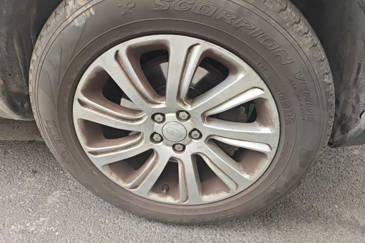 Used Land Rover Discovery Sport 2018 240 PS SE Version Right Front Wheel Hub