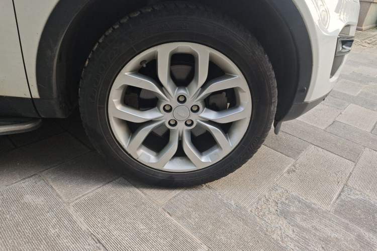 Used Land Rover Discovery Sport 2018 240 PS HSE Version Right Front Wheel Hub