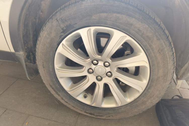 Used Land Rover Discovery Sport 2018 240 PS PURE Edition Right Front Wheel Hub