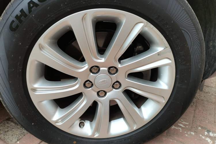 Used Land Rover Discovery Sport 2018 200 PS PURE Edition Right Front Wheel Hub