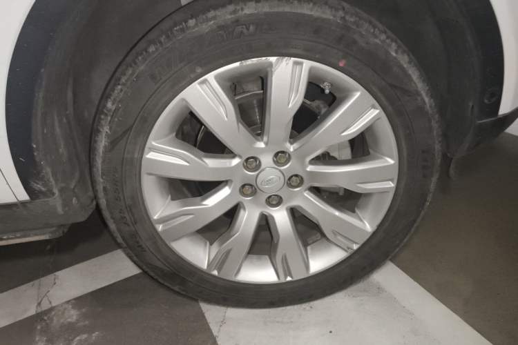 Used Land Rover Discovery Sport 2018 240 PS HSE LUXURY Edition Right Front Wheel Hub