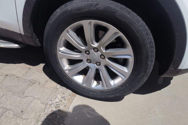 Used Land Rover Discovery Sport 2018 240 PS SE Version Right Front Wheel Hub