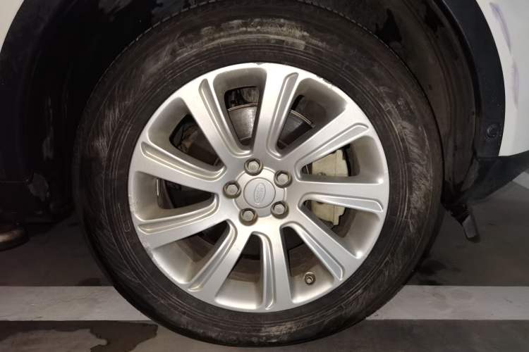 Used Land Rover Discovery Sport 2018 240 PS PURE Edition Right Front Wheel Hub