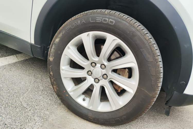 Used Land Rover Discovery Sport 2018 240 PS SE Version Right Front Wheel Hub