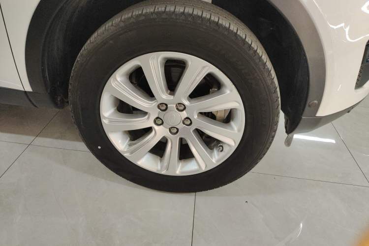 Used Land Rover Discovery Sport 2018 240 PS SE Version Right Front Wheel Hub