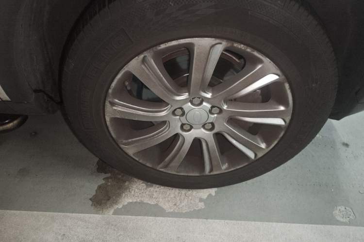 Used Land Rover Discovery Sport 2018 240 PS SE Version Right Front Wheel Hub