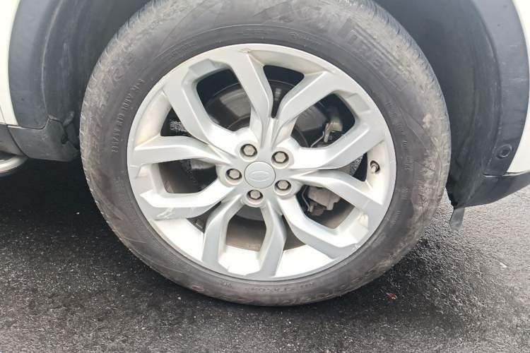 Used Land Rover Discovery Sport 2018 240 PS HSE Version Right Front Wheel Hub